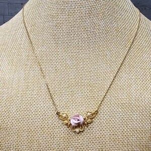 Vintage AVON Porcelain Rose Pearl Gold Tone Pendant Necklace 18"L